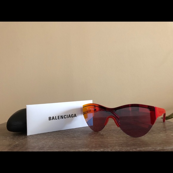 BRAND NEW BALENCIAGA CAT-EYE SUNGLASSES!!🔥🔥😍😍 - Picture 2 of 8
